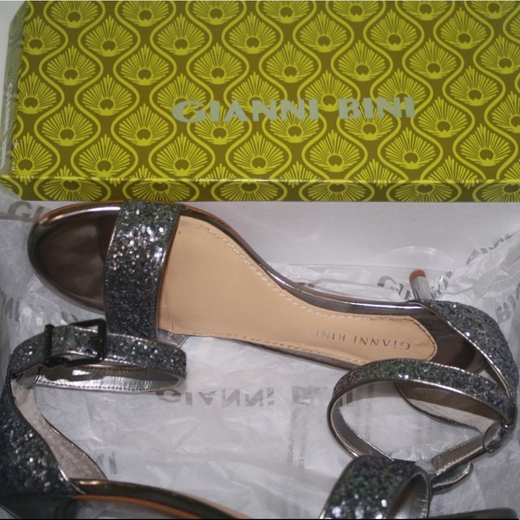 Gianni Bini silver heels - Picture 7 of 8